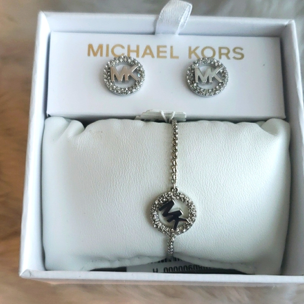 Bracelet and earrings
